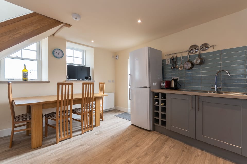 House | Private kitchen | Fridge, microwave, oven, stovetop