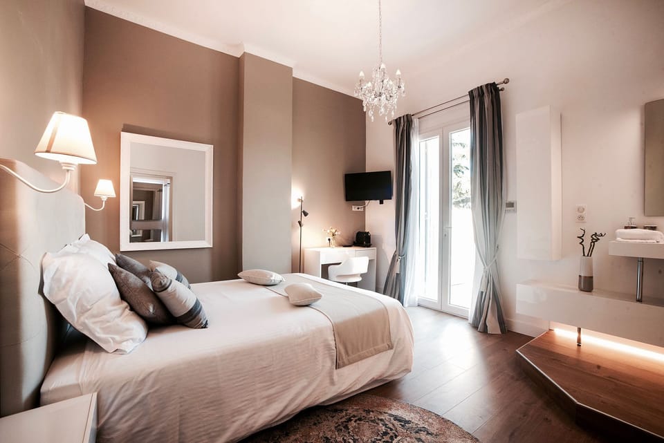 Superior Double Room, Private Bathroom, Pool View | 1 bedroom, individually decorated, individually furnished