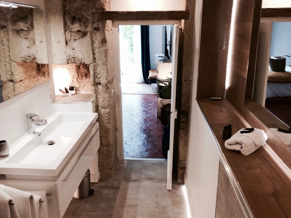 Luxury Suite, Private Bathroom, City View | Bathroom | Free toiletries, hair dryer, bathrobes, towels