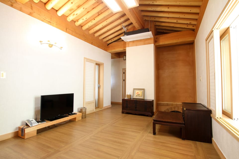 Suite, Kitchenette (Free Nature Park) | Living area | Flat-screen TV, heated floors