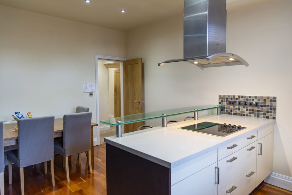 Apartment, Multiple Beds | Private kitchen | Fridge, microwave, coffee/tea maker, electric kettle