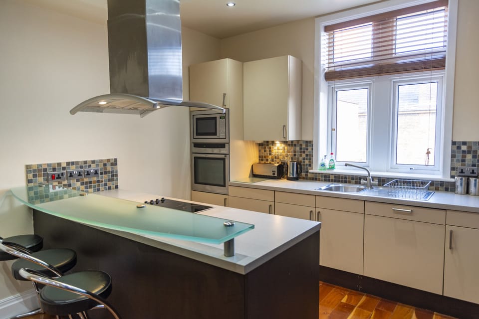 Apartment, Multiple Beds | Private kitchen | Fridge, microwave, coffee/tea maker, electric kettle