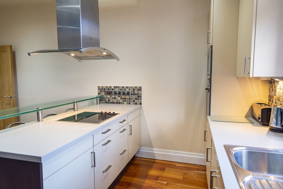 Apartment, Multiple Beds | Private kitchen | Fridge, microwave, coffee/tea maker, electric kettle