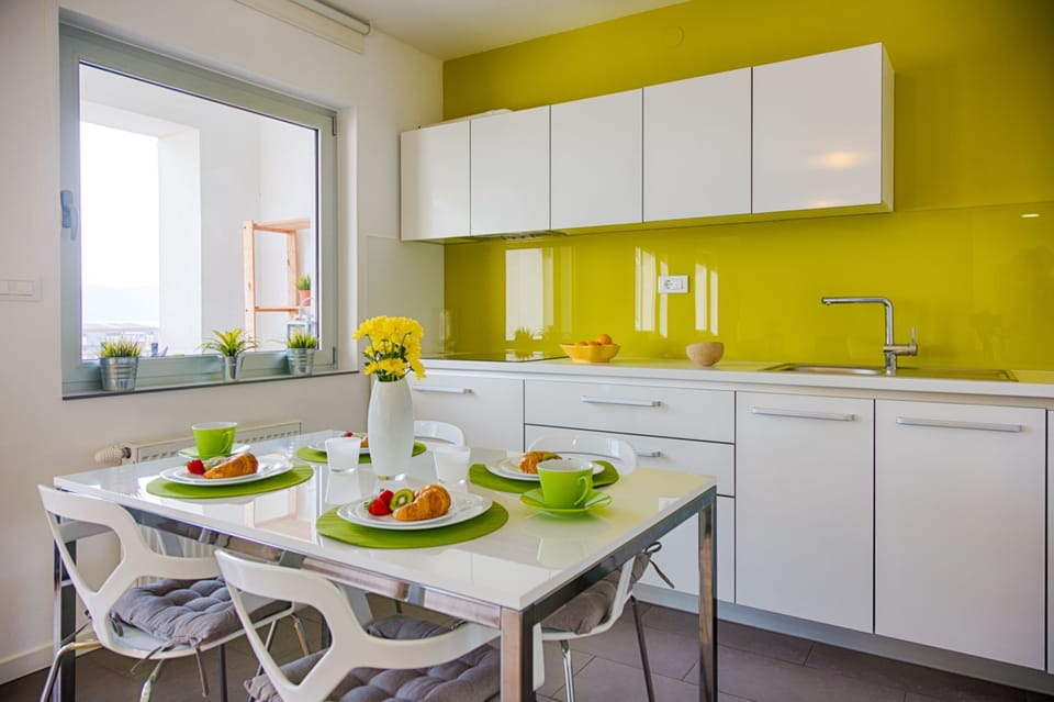 Apartment, 1 Bedroom, Sea View | Private kitchen | Full-size fridge, microwave, oven, stovetop
