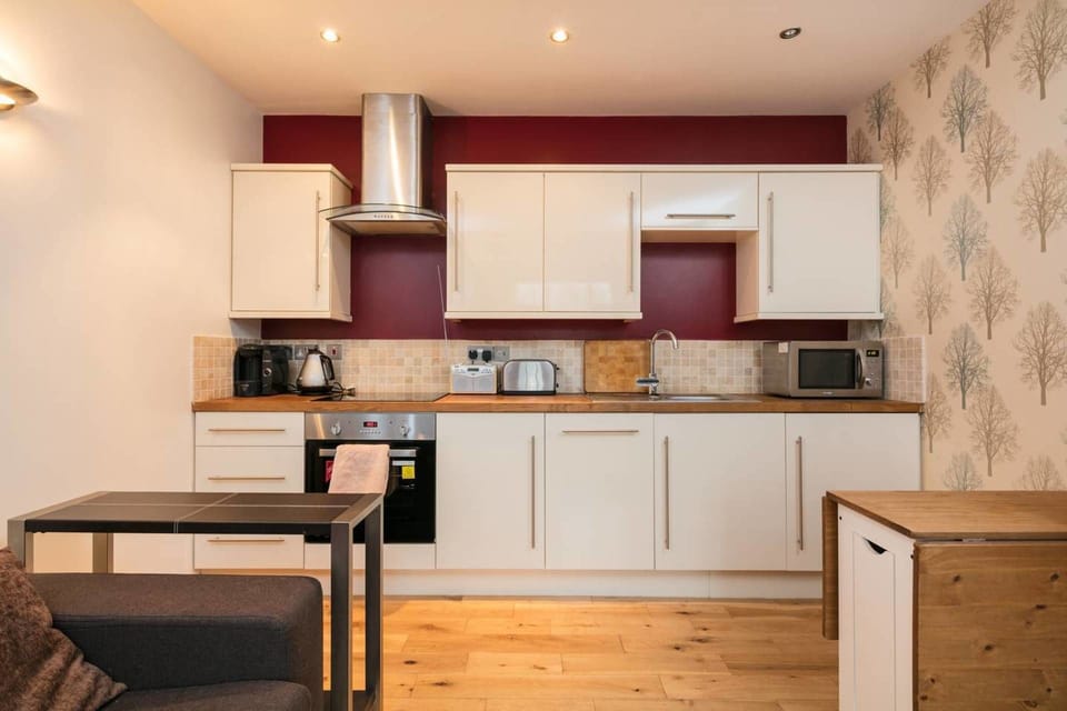 Cabin | Private kitchen | Fridge, microwave, oven, stovetop