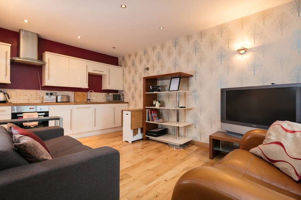 Cabin | Living area | 30-inch TV with cable channels