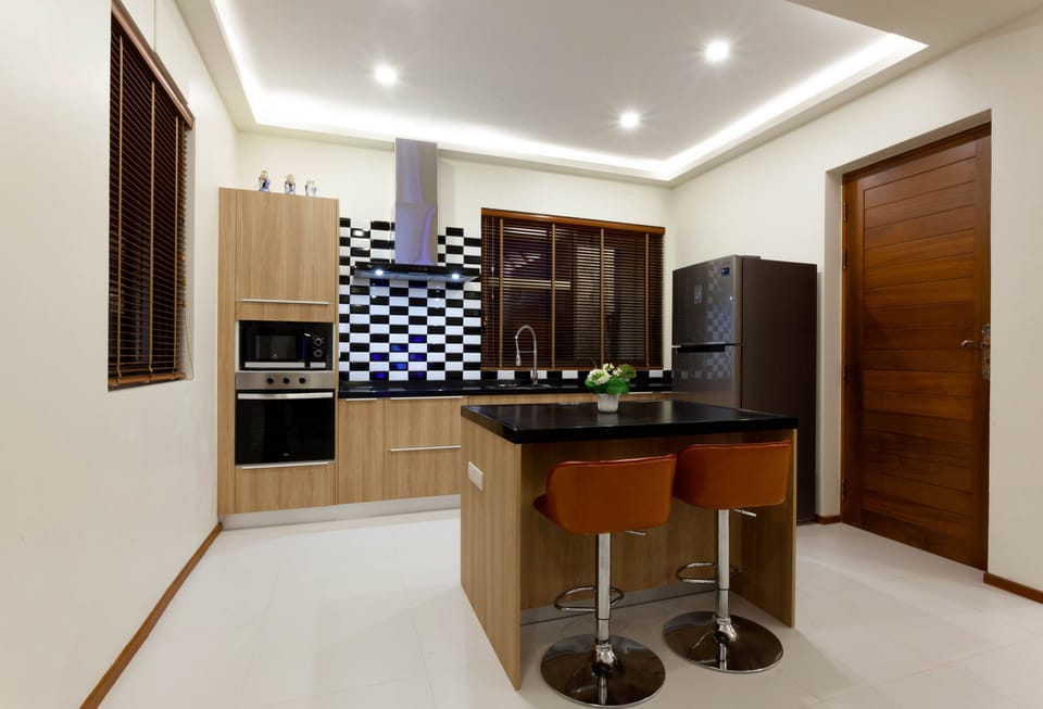 Family Villa | Private kitchen | Full-size fridge, microwave, oven, stovetop