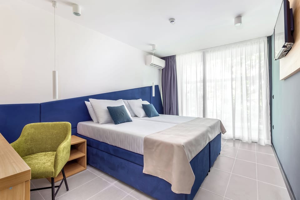 In-room safe, desk, free WiFi, bed sheets