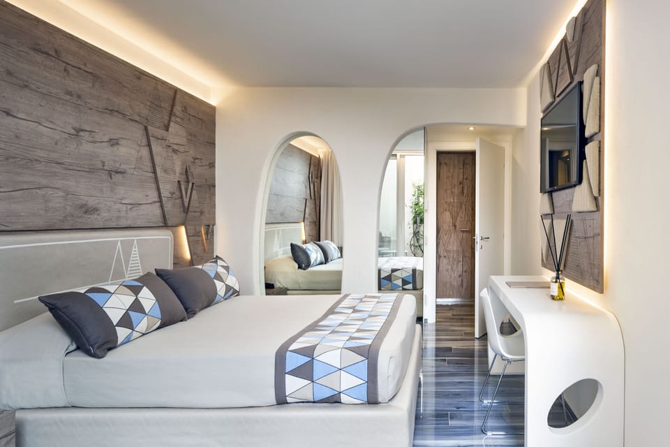 Comfort Double or Twin Room | Minibar, in-room safe, free WiFi, bed sheets