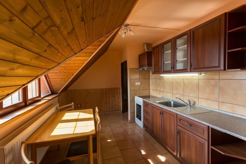 Family Room, Multiple Beds, Ensuite | Shared kitchen