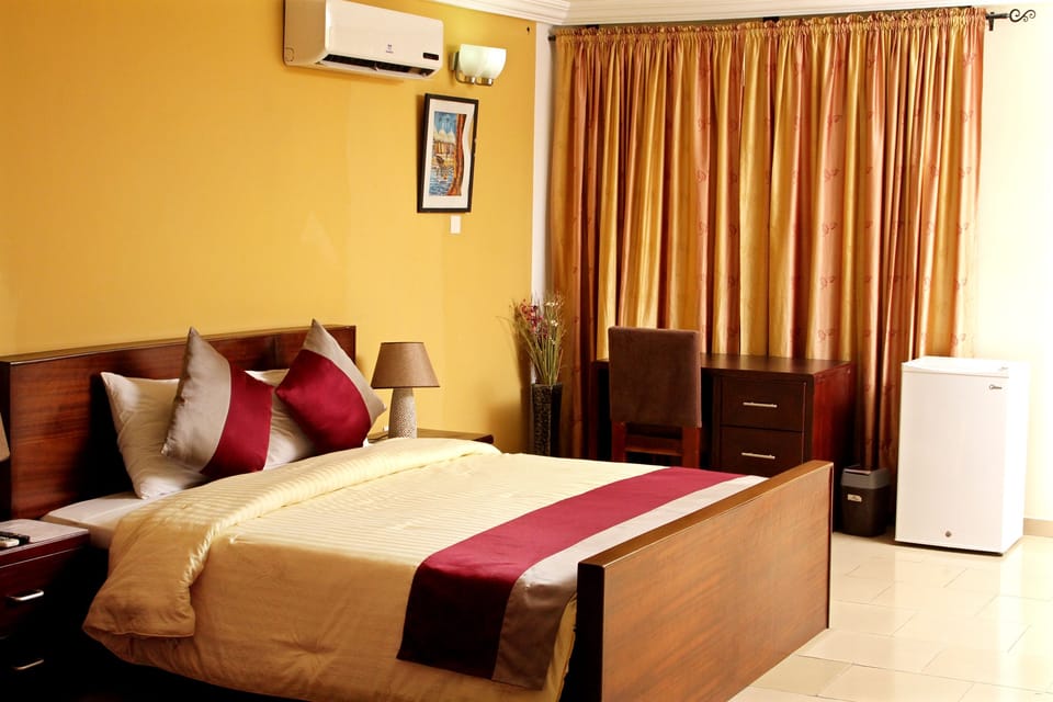 Double Room | In-room safe, desk, laptop workspace, iron/ironing board (on request)