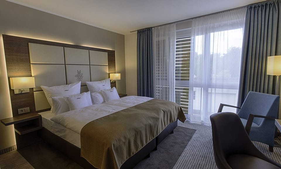 Deluxe Double Room, Private Bathroom | Hypo-allergenic bedding, in-room safe, desk, iron/ironing board
