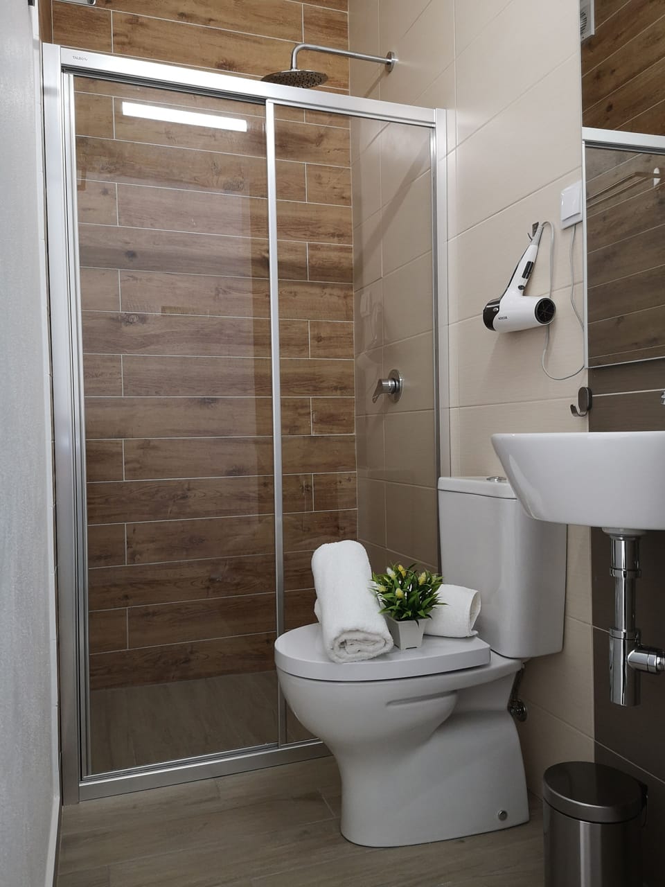 Double or Twin Room, Private Bathroom (Happiness) | Bathroom | Shower, rainfall showerhead, hair dryer, towels