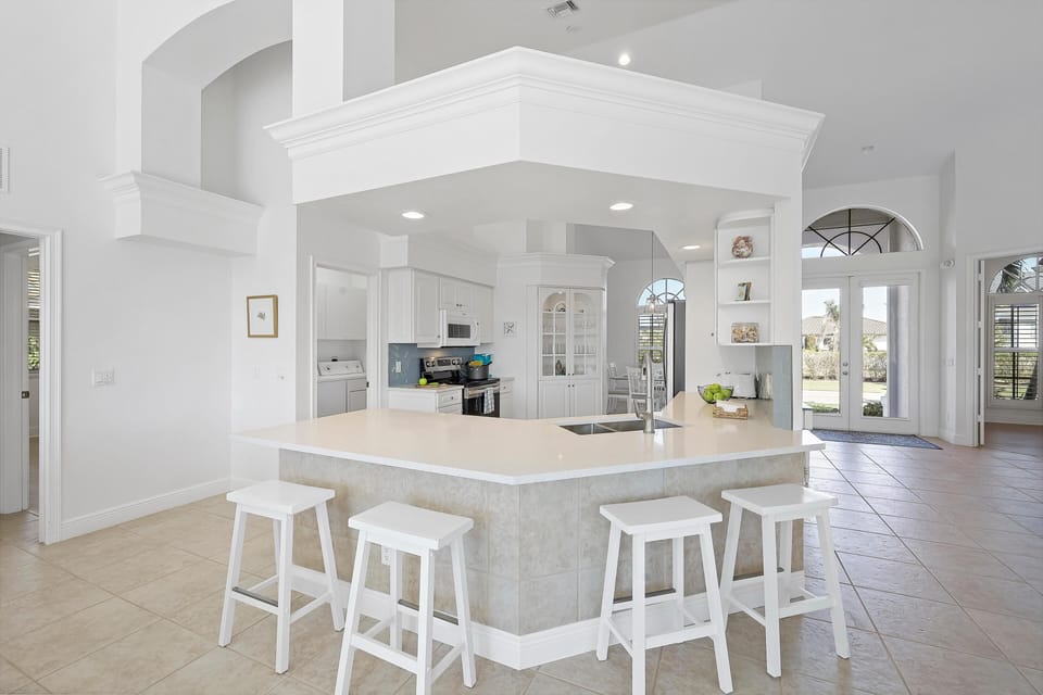 House, Multiple Beds (Relaxing waterfront home with pool an) | Private kitchen | Fridge, microwave, oven, stovetop