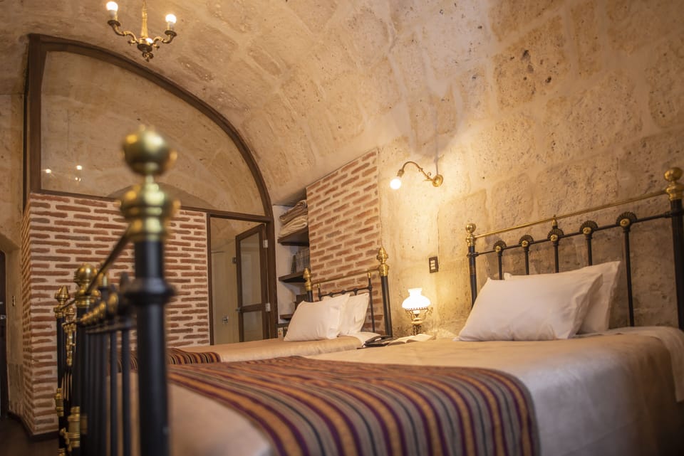 Colonial Twin room | Premium bedding, down comforters, pillowtop beds, minibar