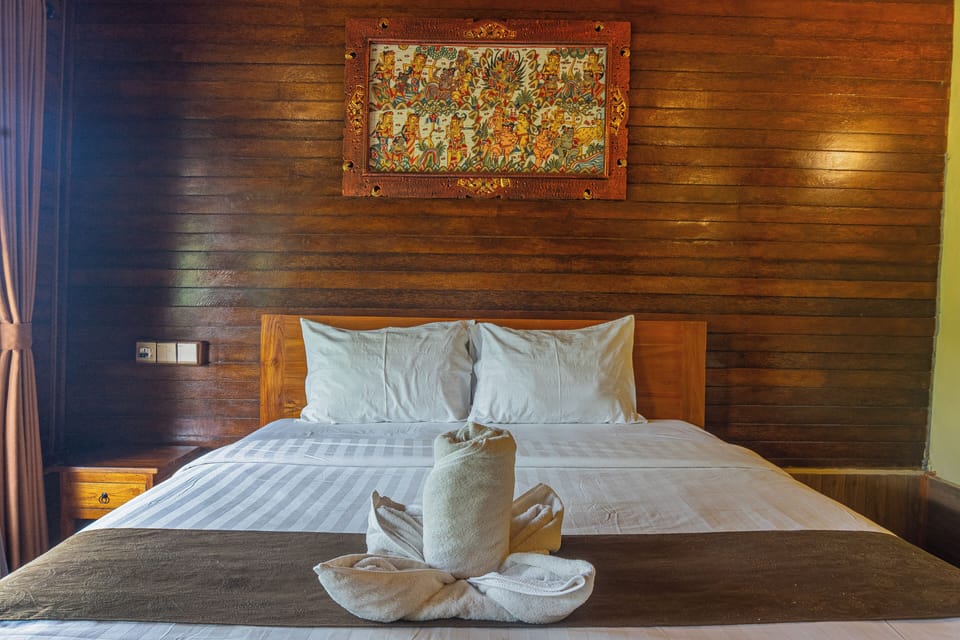 Deluxe Room, 1 King Bed, Pool View | Hypo-allergenic bedding, Select Comfort beds, individually furnished