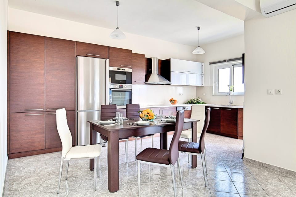 House, 3 Bedrooms, Private Pool | Private kitchen | Full-size fridge, oven, stovetop, dishwasher