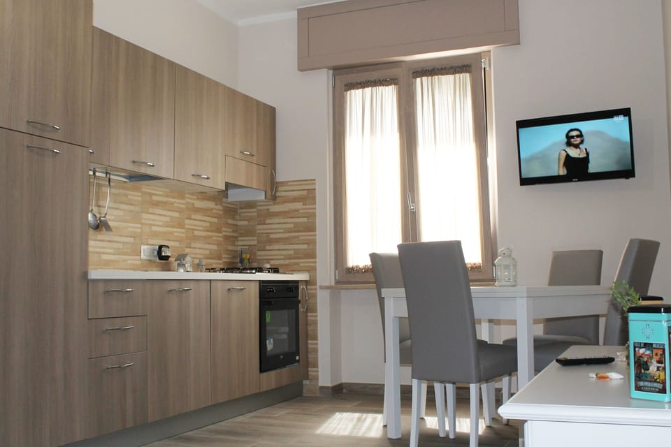 Superior Quadruple Room, Ensuite, Courtyard View | Living room | Flat-screen TV