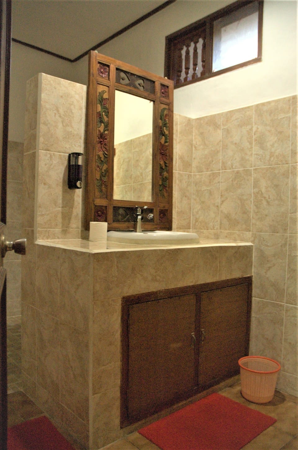 Family Room | Bathroom sink