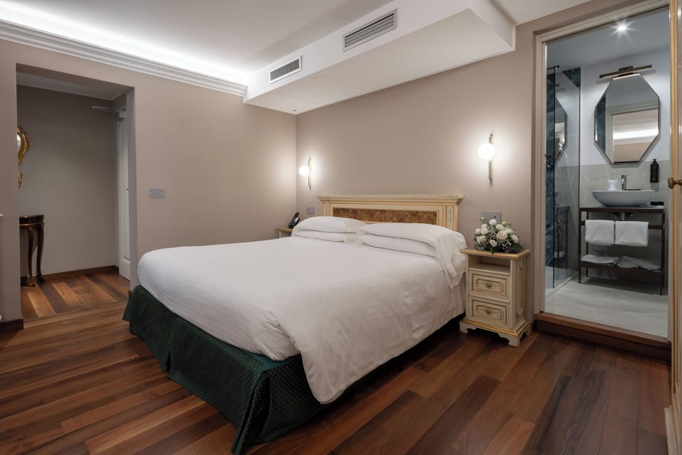 Classic Room, 1 Double or 2 Twin Beds | Minibar, in-room safe, desk, blackout drapes