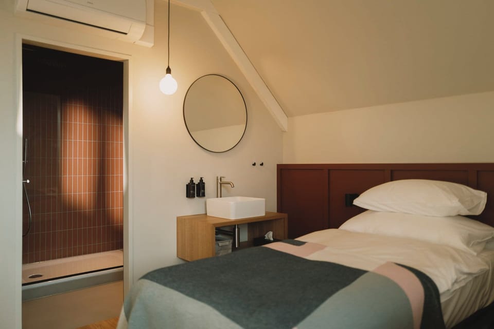 Signature Twin Room | Desk, laptop workspace, soundproofing, iron/ironing board