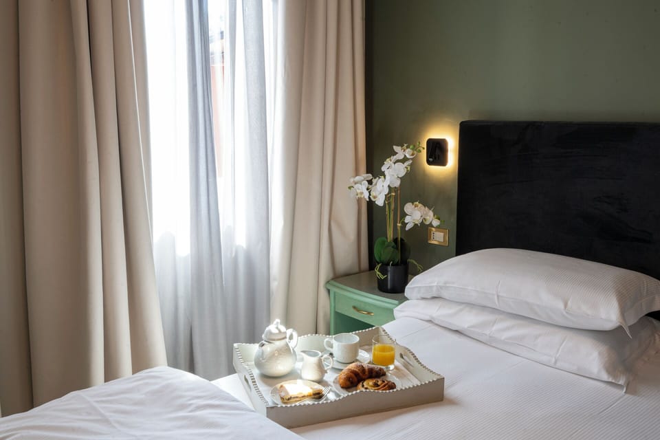 Deluxe Double or Twin Room | In-room safe, individually furnished, desk, soundproofing