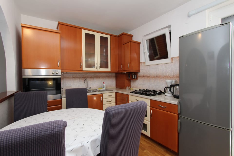Apartment, 2 Bedrooms, Terrace | Private kitchen | Full-size fridge, oven, stovetop, coffee/tea maker