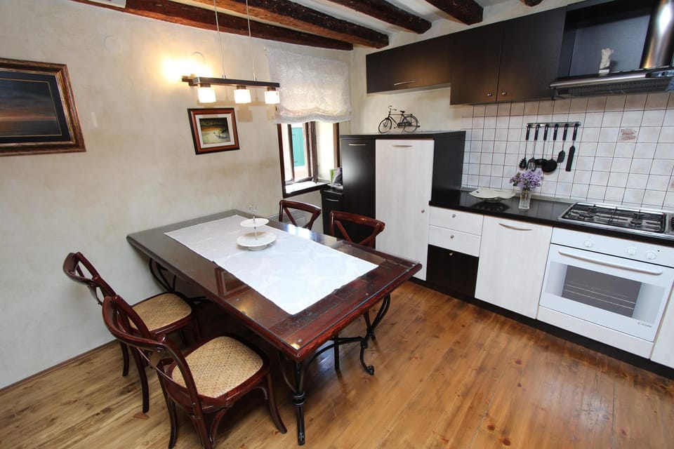 Apartment, 2 Bedrooms | In-room dining