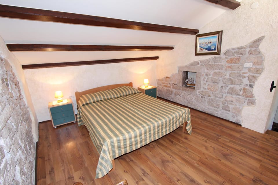 Apartment, 2 Bedrooms | 2 bedrooms, iron/ironing board, free cribs/infant beds, free WiFi