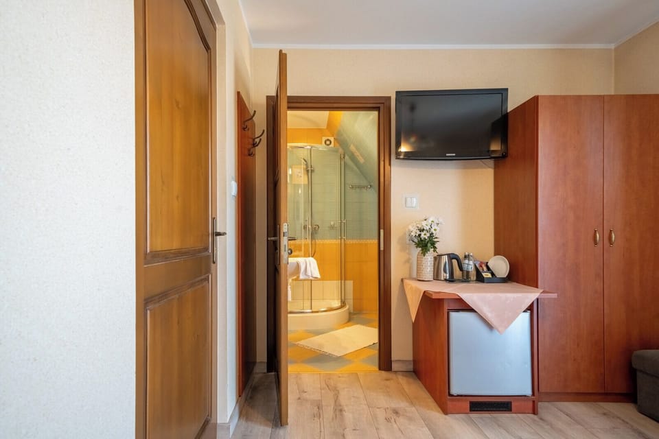 Deluxe Double Room, Balcony (nr 3) | 1 bedroom, blackout drapes, iron/ironing board, free WiFi