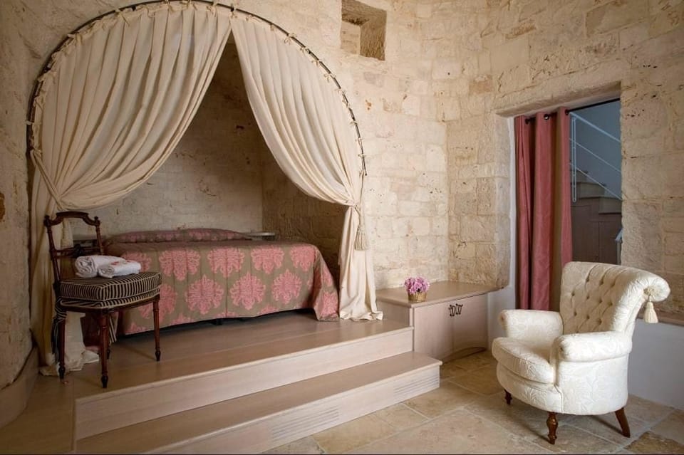 Luxury Duplex, Jetted Tub | Minibar, in-room safe, soundproofing, rollaway beds