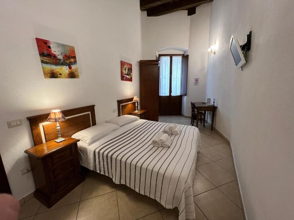Royal Double or Twin Room | Desk, soundproofing, free WiFi, bed sheets