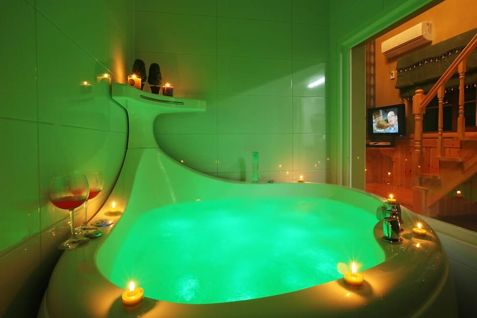 Jetted tub