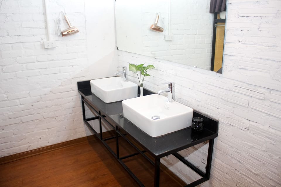 Bathroom sink