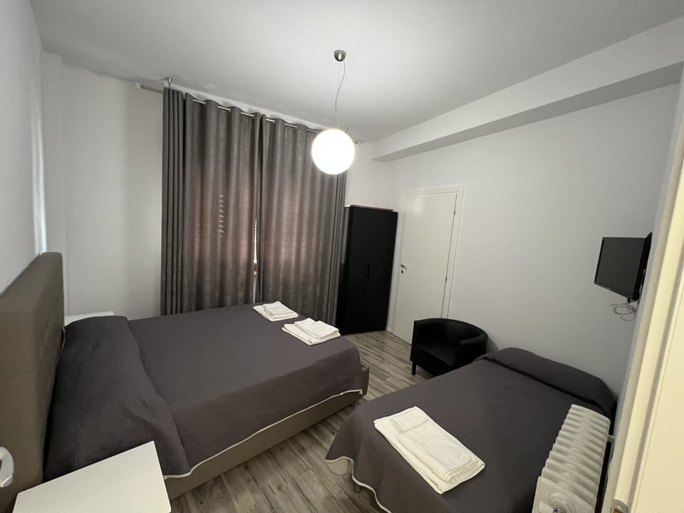 Double Room | Soundproofing, WiFi (free), bed sheets