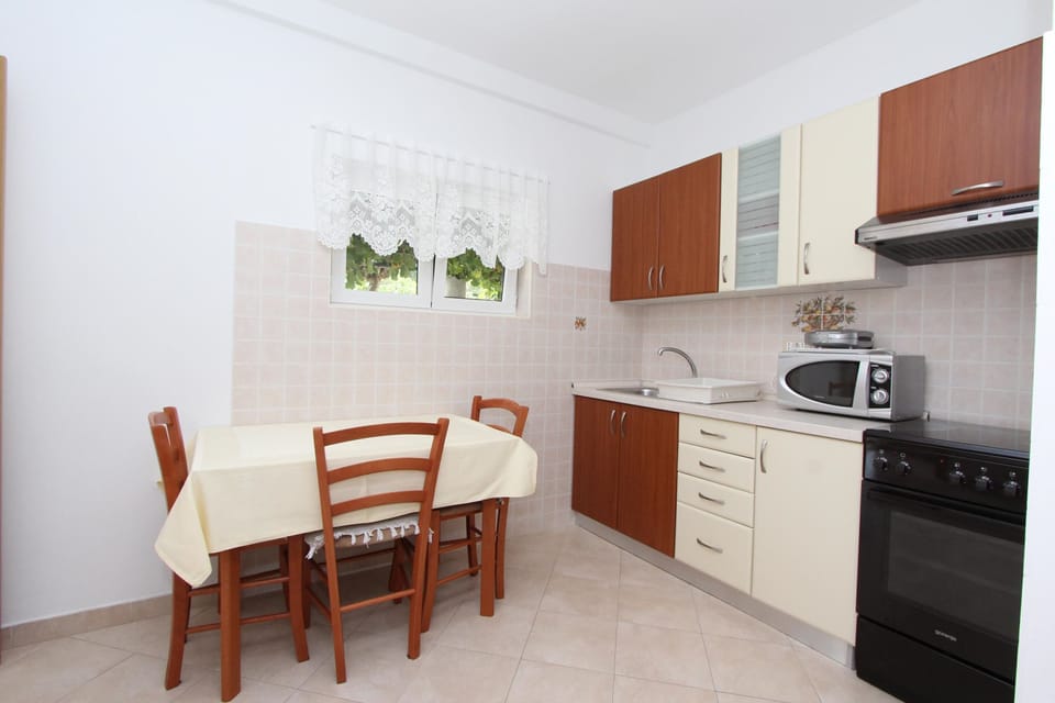 Apartment, 2 Bedrooms | In-room dining