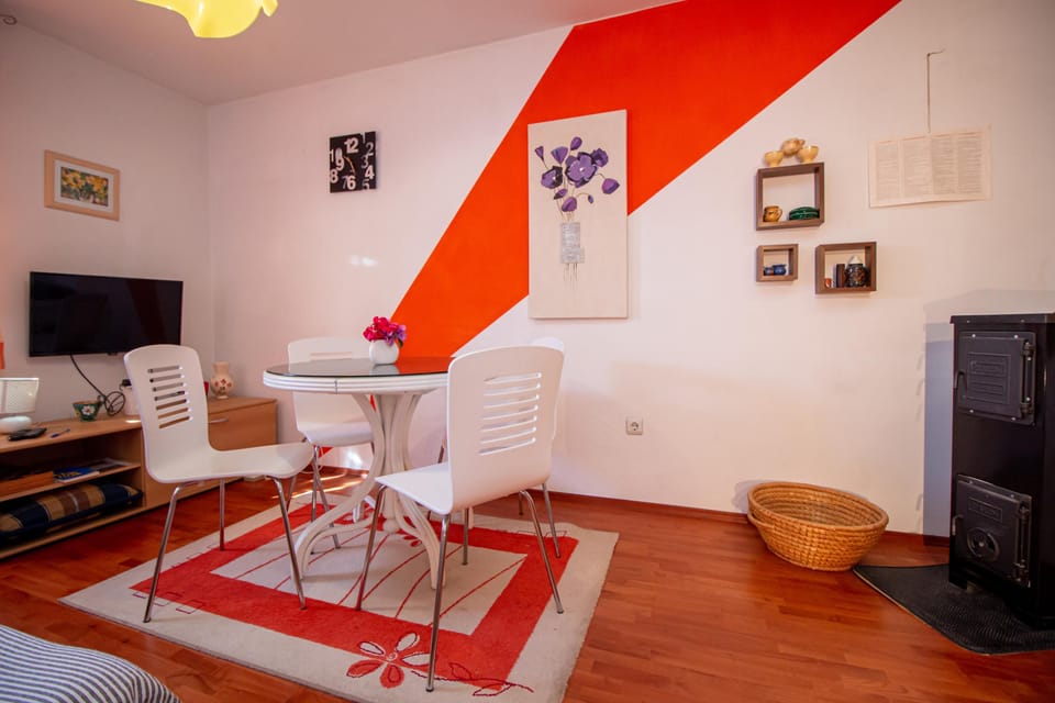 Apartment, 2 Bedrooms | Living area | TV