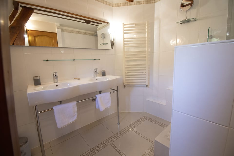 Double Room, 1 Queen Bed (La Risle) | Bathroom | Free toiletries, hair dryer, towels