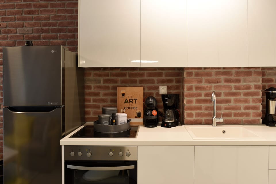 Deluxe Apartment (Gusto) | Private kitchen | Full-size fridge, microwave, oven, stovetop