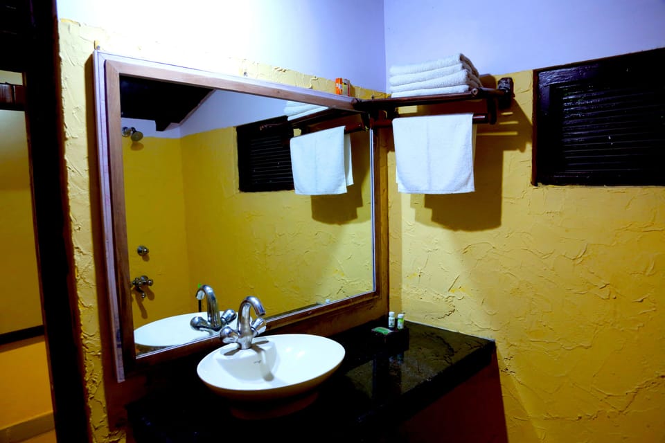 Jungle Cottage | Bathroom | Shower, rainfall showerhead, free toiletries, slippers