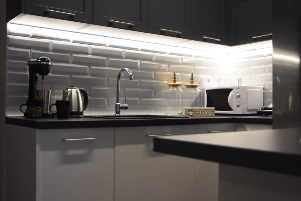 Luxury Apartment (Comely) | Private kitchen | Fridge, microwave, oven, stovetop