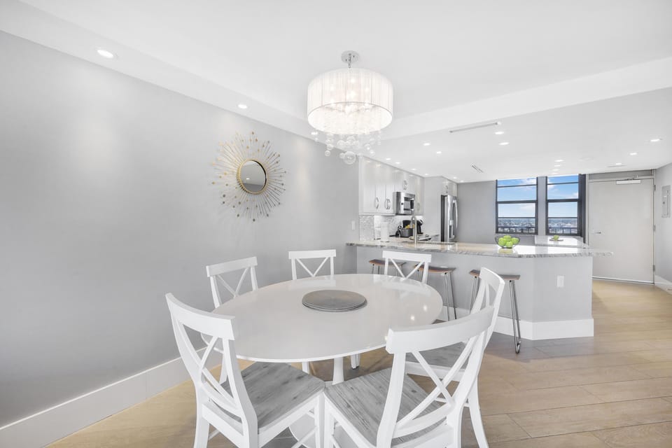 Condo, 1 King Bed with Sofa bed (Elegant beachfront condo in private c) | Dining