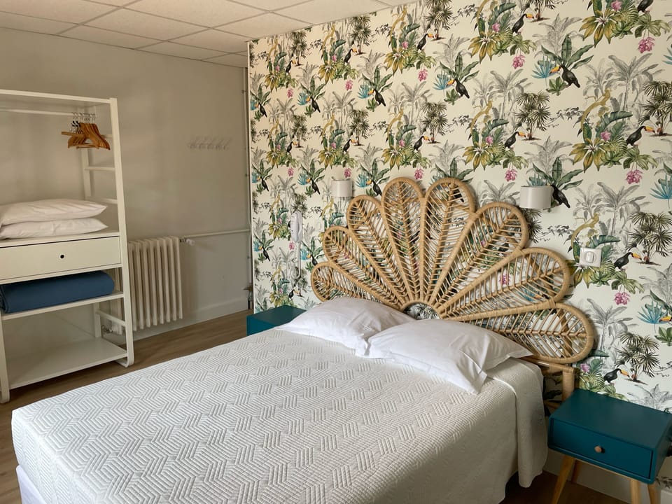 Double Room, Balcony | Desk, laptop workspace, WiFi (free), bed sheets