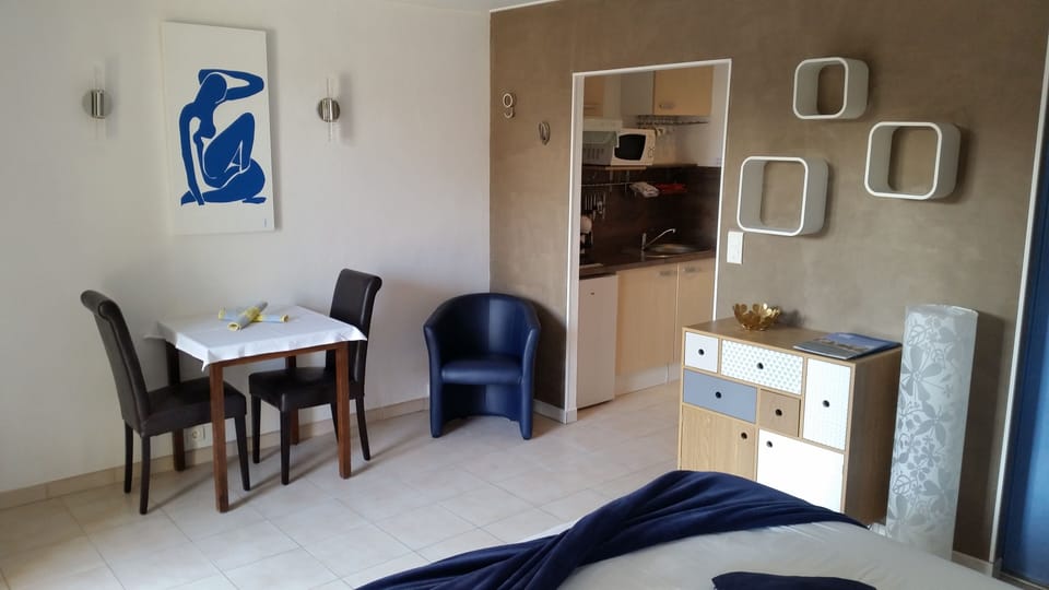 Comfort Studio, Terrace, Pool View (Matisse) | Living area | Flat-screen TV