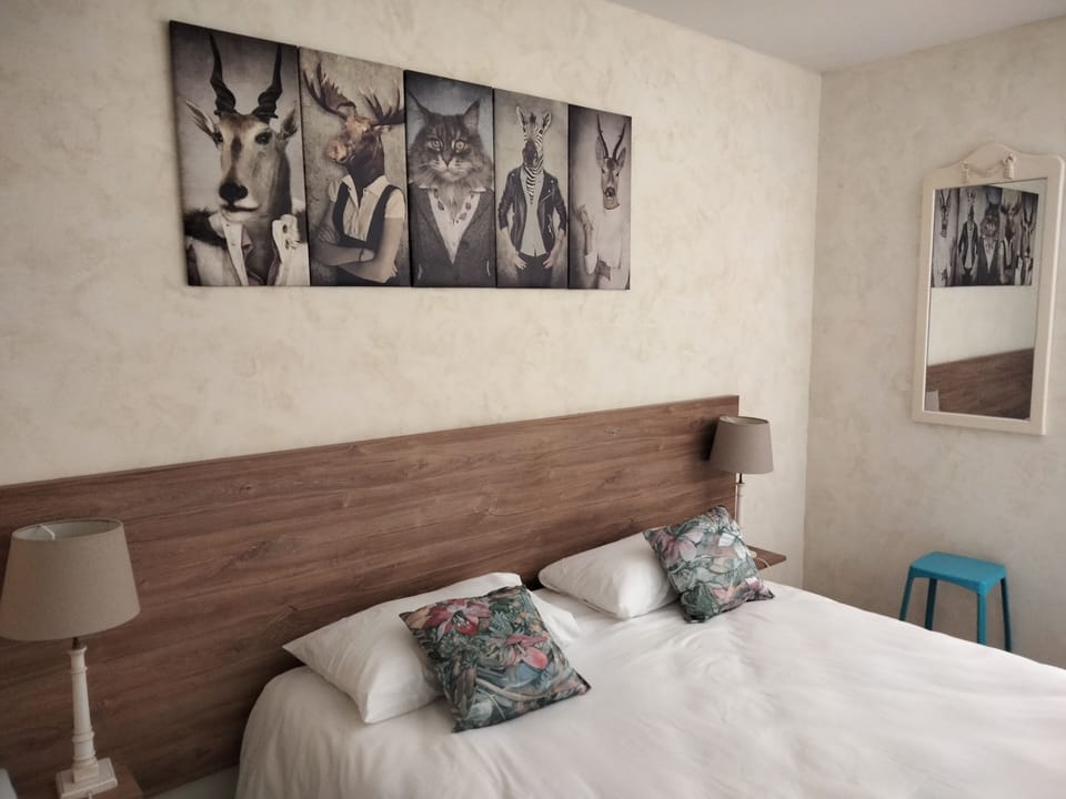 Double Room | Individually decorated, individually furnished, desk, blackout drapes