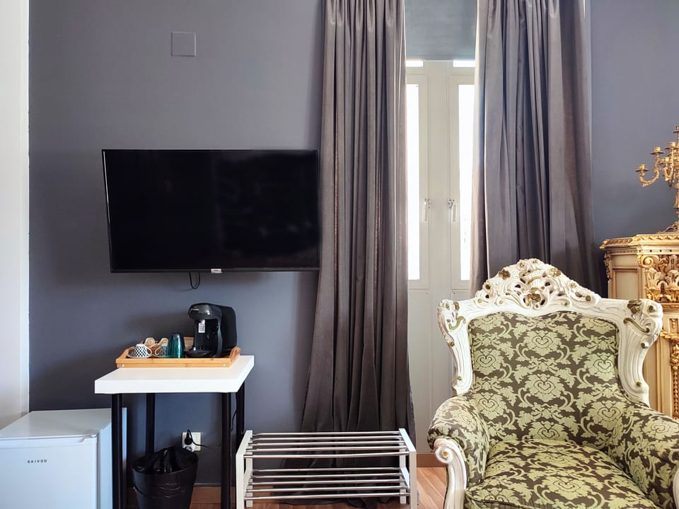 Superior Double Room, 1 King Bed, City View | In-room safe, free WiFi, bed sheets