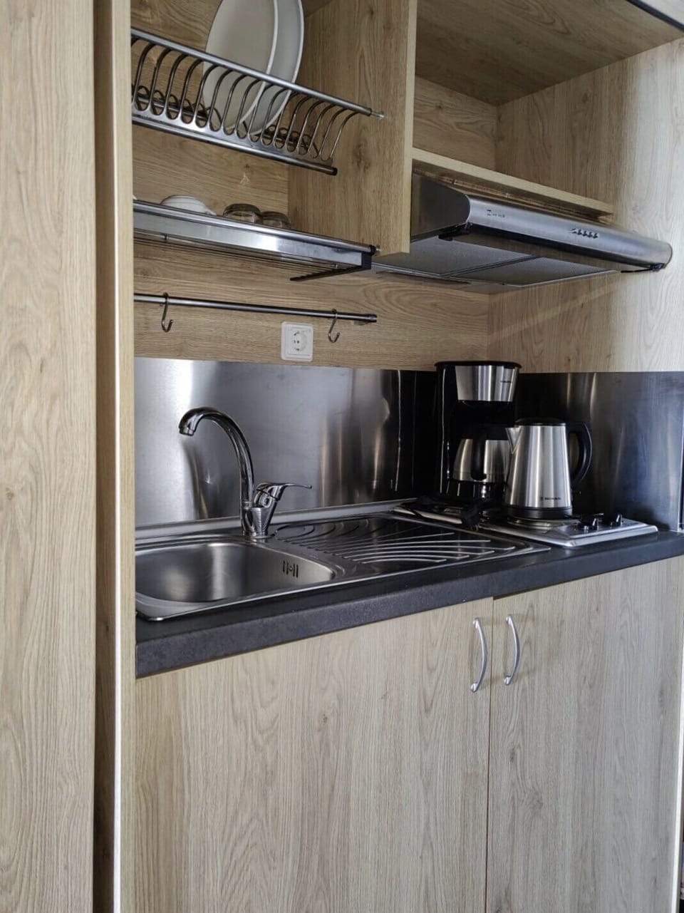 Coffee/tea maker, electric kettle