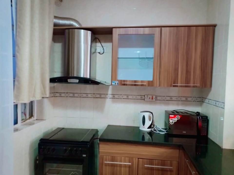Apartment, 2 Bedrooms | Private kitchen | Fridge, microwave, oven, stovetop