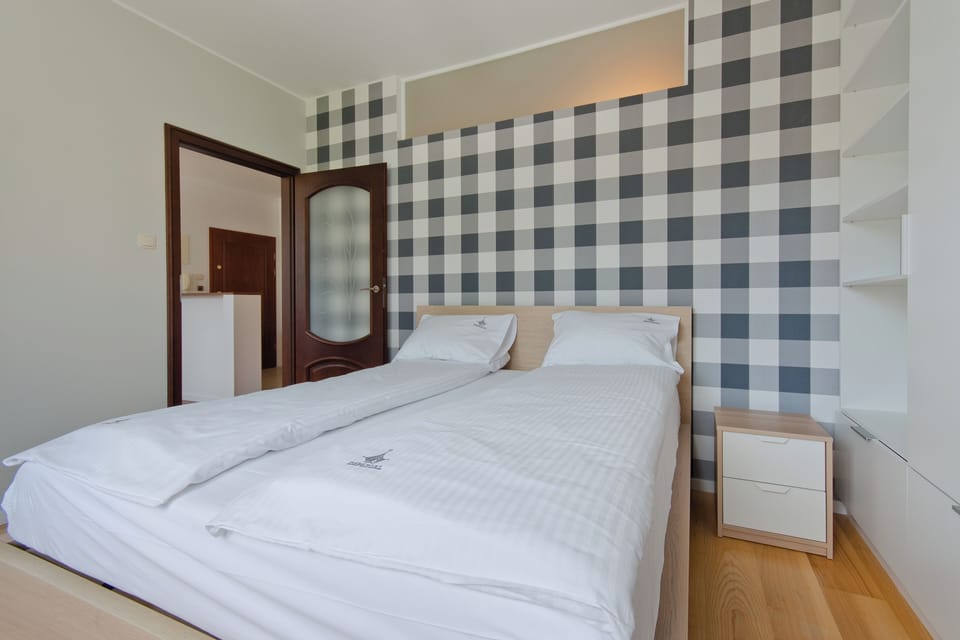 Apartment | 1 bedroom, iron/ironing board, WiFi (free), bed sheets