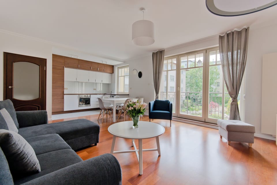 Apartment | Living room | Flat-screen TV